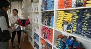 アンダーウエアブランド「ＣＲ７＿Ｕｎｄｅｒｗｅａｒ」のブース＝２０１５年３月２１日午後、東京都江東区のＭＡＧＩＣ＿ＢＥＡＣＨ（小野淳一撮影）