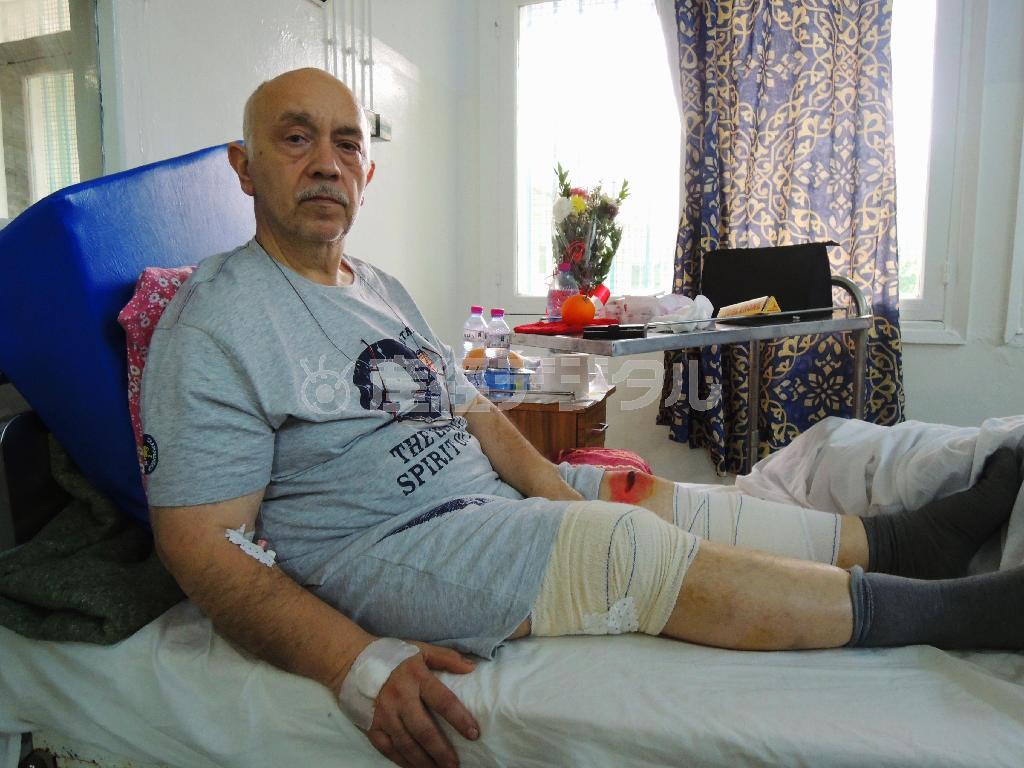 ３月２１日、首都チュニス市内の病院で、帰国を前に襲撃事件の経験を語るベルギー人の電気技師ガブリエル・ベルファイさん＝２０１５年、チュニジア（共同）