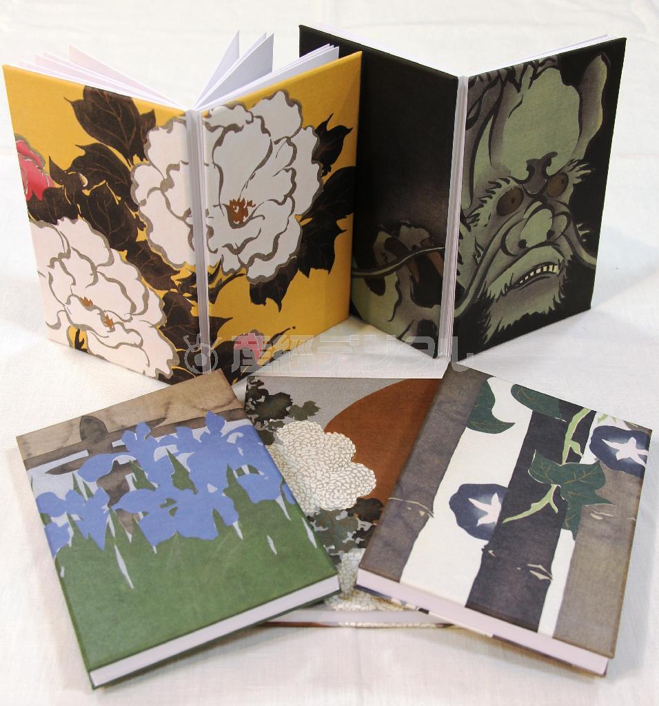 京都の美術出版の老舗が神坂雪佳の木版画集「百々世草」から５作品を選んで作った御朱印帳。中には売り切れとなり予約を受け付けているものもある＝２０１５年３月１５日、京都市下京区の京都高島屋（田中幸美撮影）