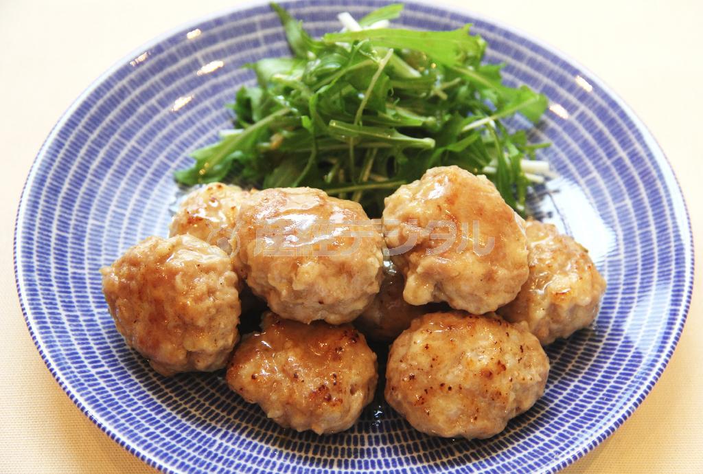 軟骨入り鶏つくね。※２７５ｋｃａｌ、塩分１．５グラム（１人分）