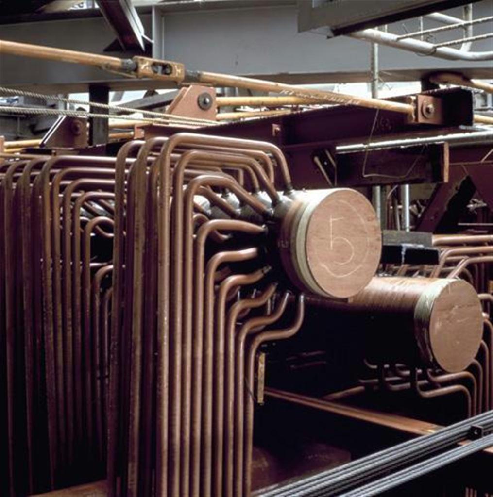 高性能ステンレス継ぎ目なし鋼管を使った石炭火力発電所のボイラー配管（新日鉄住金提供）