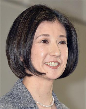 株主総会後の記者会見で笑顔を見せる、大塚家具の大塚久美子社長＝２７日午後、東京都江東区