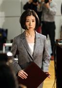 会見を終えて会場を後にする大塚久美子社長＝２７日午後、東京都江東区（小野淳一撮影）