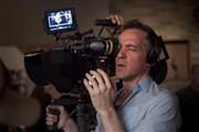 本作を撮影するジャン＝マルク・バレ監督＝２０１０年８月２２日（ポイントセット提供）