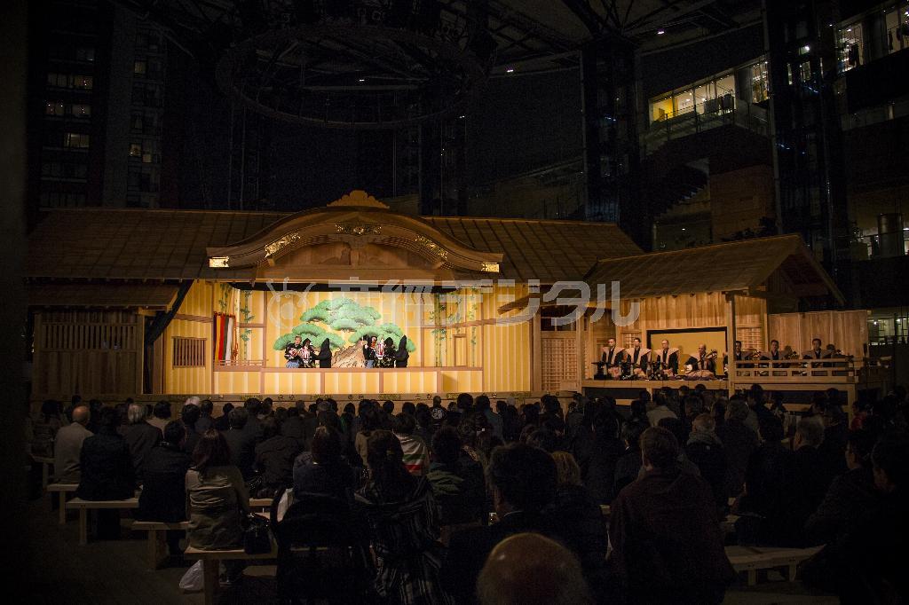 一般公開前日の３月１８日夜に行われた、お披露目公演の様子＝２０１５年、東京都港区（日本財団撮影）