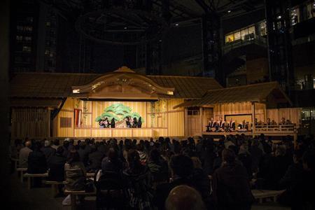 一般公開前日の３月１８日夜に行われた、お披露目公演の様子＝２０１５年、東京都港区（日本財団撮影）