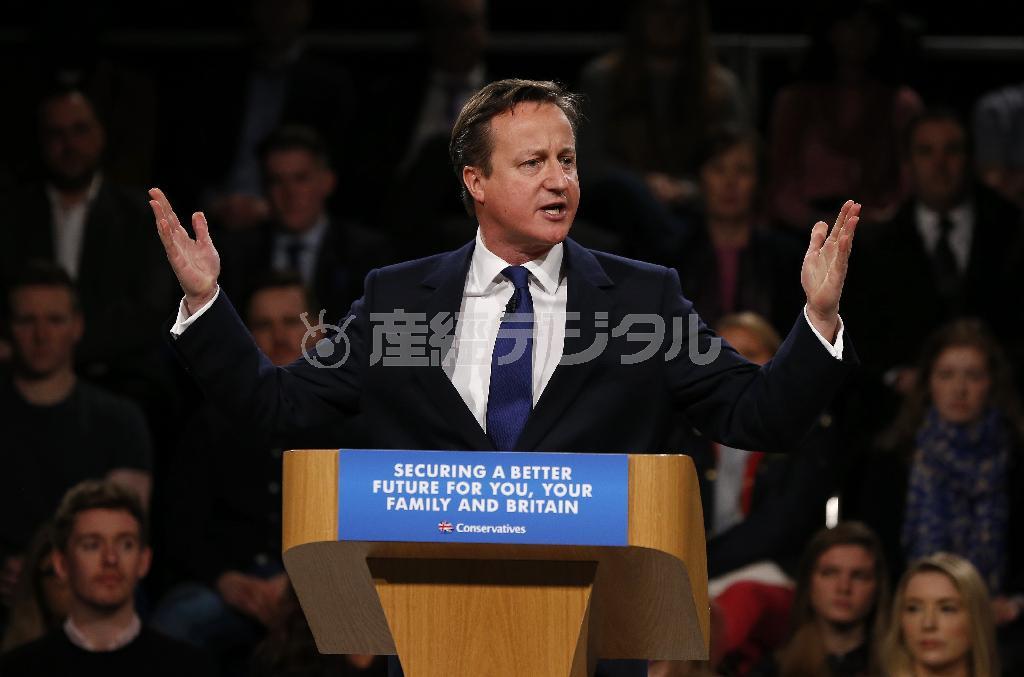 ３月２８日、イングランド北部マンチェスターで開かれた保守党の大会で、基調演説する党首のデービッド・キャメロン首相＝２０１５年、英国（ロイター）
