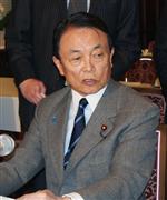 閣議後に記者会見する麻生財務相＝３１日午前、国会