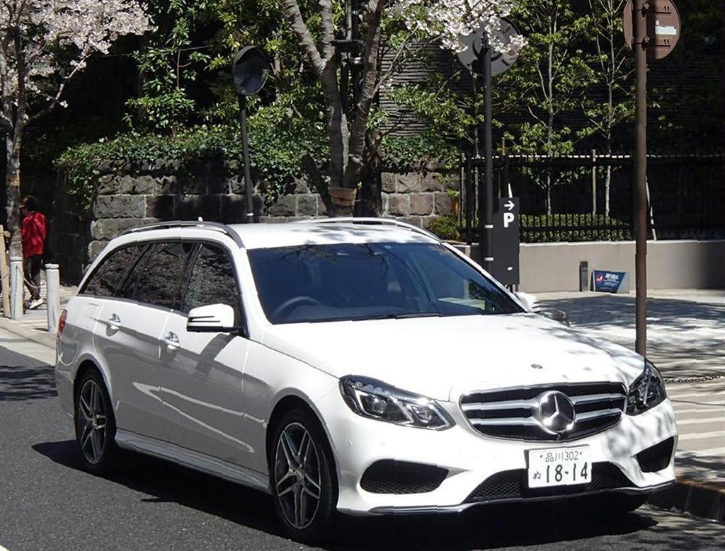 メルセデス・ベンツ日本が受注を始めたディーゼルエンジン搭載の「Ｅ２２０ブルーテックステーションワゴンアバンギャルド」＝３１日、東京都内