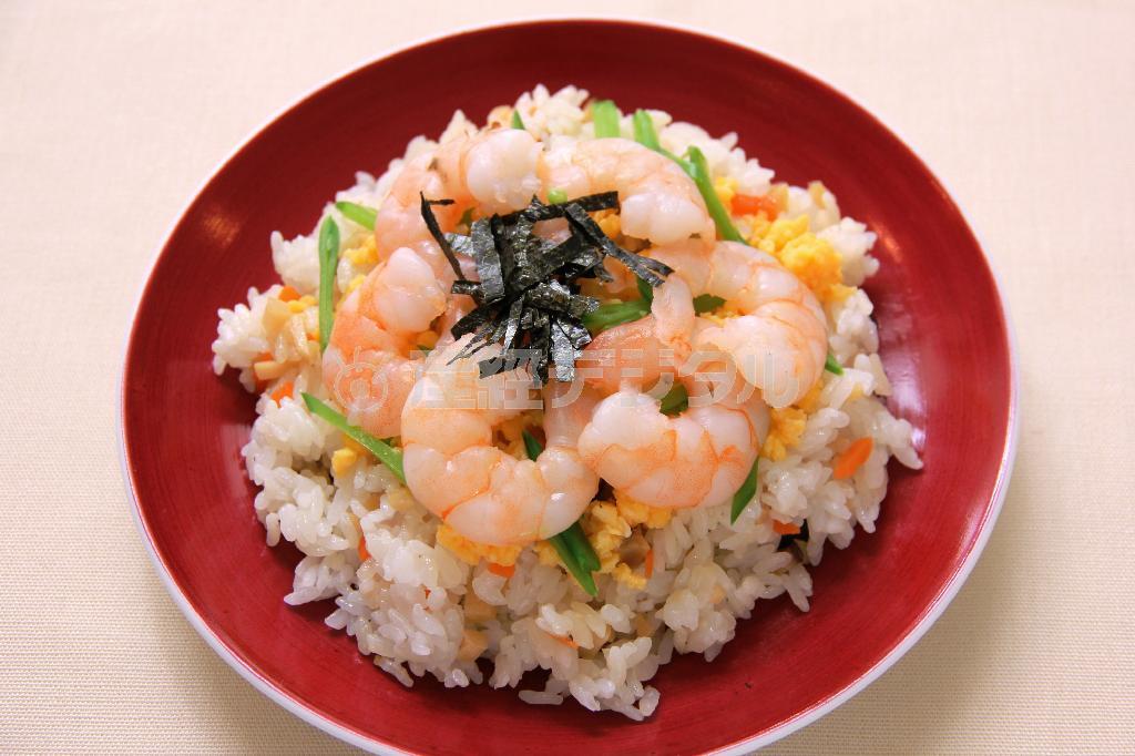 エビちらしずし。※４０４ｋｃａｌ、塩分２．４グラム（１人分）