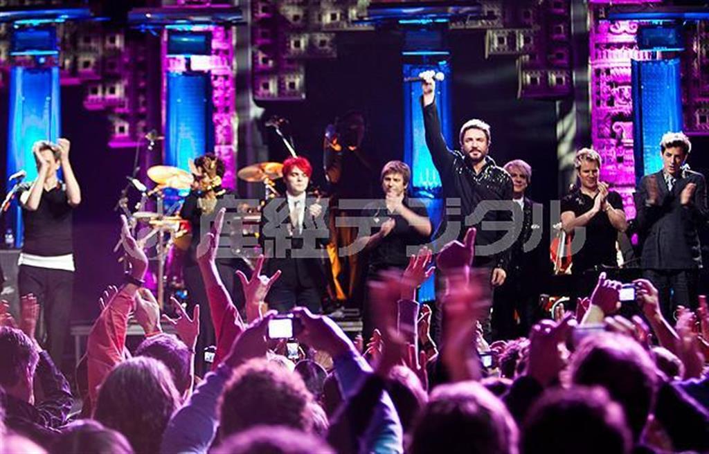 【かざすンＡＲ（視聴無料）】映画「デュラン・デュラン：アンステージド」（デビッド・リンチ監督）。４月１７日公開（ビーズインターナショナル提供）。（Ｃ）２０１３＿Ｍａｇｎｕｓ＿Ｅｎｔｅｒｔａｉｎｍｅｎｔ，ＬＬＣ．Ａｌｌ＿Ｒｉｇｈｔｓ＿Ｒｅｓｅｒｖｅｄ