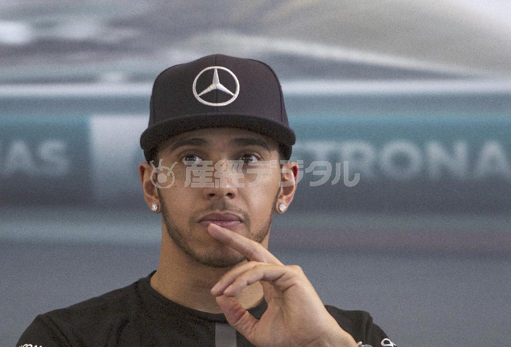 自動車レースＦ１のメルセデスに所属する英国のルイス・ハミルトン選手＝２０１５年３月２５日、マレーシア・首都クアラルンプール（ＡＰ）