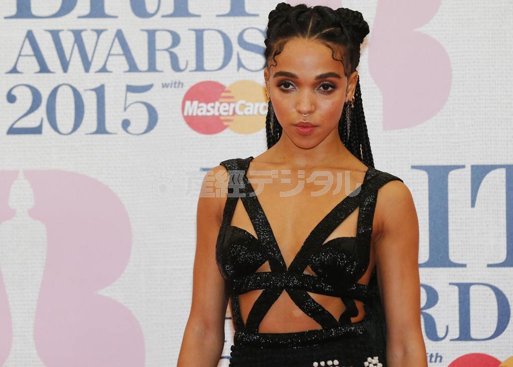 英歌手、ＦＫＡツイッグスさん＝２０１５年２月５日、英国・首都ロンドン（ロイター）