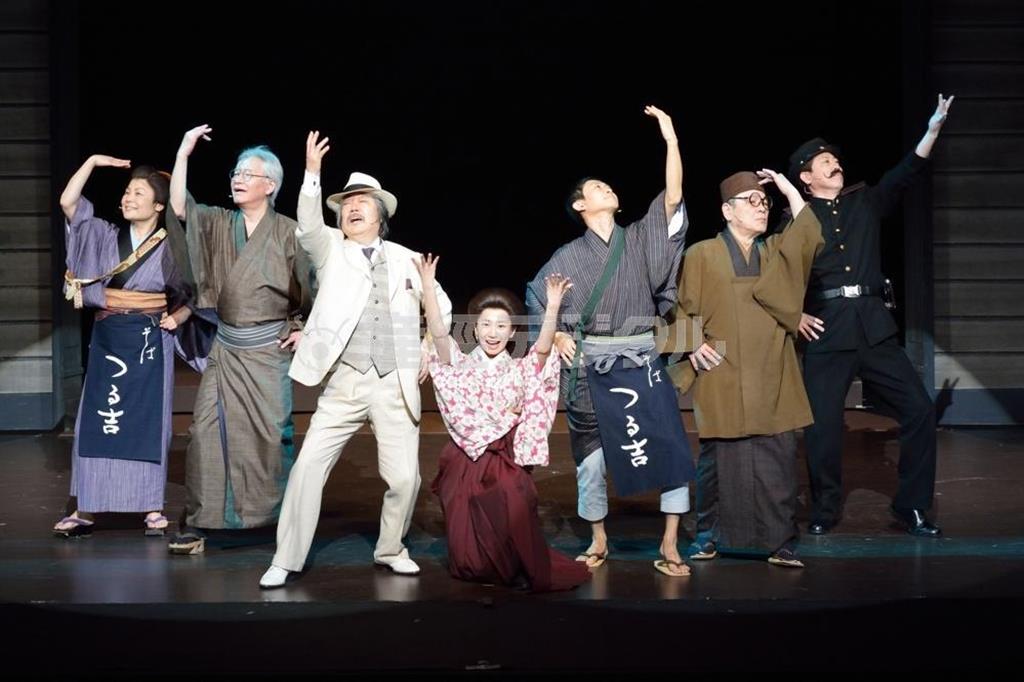 音楽劇「お嬢さんお手上げだ」。（東京）４月１３日まで公演（菊野輝之さん撮影、提供写真）