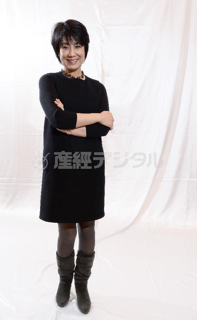 激動の９年間をたくましく乗り越えた小池真理子さん。「美意識を裏切ることをするのが一番いや。ギリギリの所でもそれは貫きたい」＝２０１５年２月１８日、東京都文京区（斎藤浩一撮影）