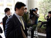 第５回公判のため、ソウル中央地裁に入る産経新聞の加藤達也前ソウル支局長＝２０１５年３月３０日、韓国・ソウル中央地裁（鴨川一也撮影）