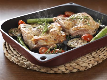 グルメナで調理した「鶏のハーブ焼き」（写真はイメージ）