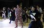 ダンスカンパニー「東京ゲゲゲイ」のワークショップでは、５０人以上もの参加者が非常に熱心にマイキーさんの踊りのスタイルの指導を受けた＝２０１５年３月２９日、タイ・首都バンコクのＭシアター（田中幸美撮影）
