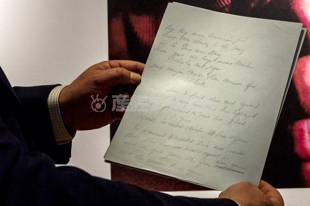 米歌手、ドン・マクリーンさんのヒット曲「アメリカン・パイ」（１９７１年）のオリジナル歌詞草稿＝２０１５年４月２日、米ニューヨーク（ロイター）