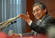 記者会見に臨む日銀の黒田東彦総裁＝８日午後、東京都中央区