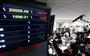 日経平均株価が２万円台に突破したことを示す株価ボード＝１０日午前、東京都千代田区（蔵賢斗撮影）