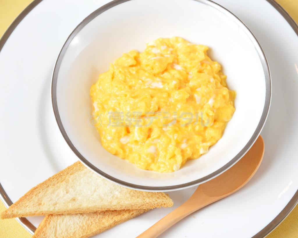 日曜日の朝、おうちでホテル風スクランブルエッグはいかが？