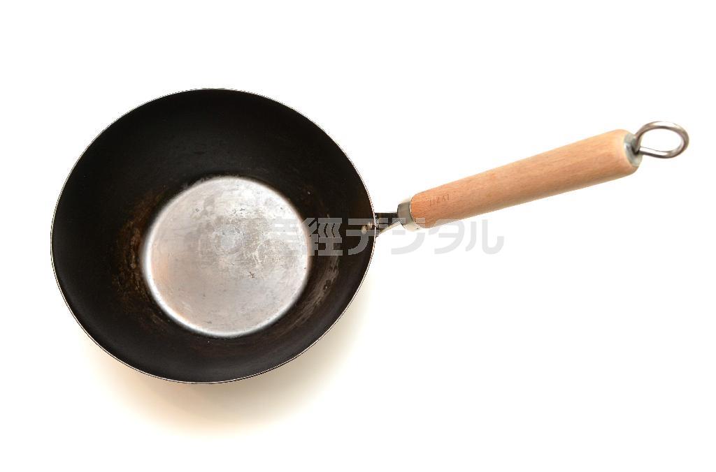 ≪自在鍋≫＿＿松田美智子さんプロデュースの「自在道具」シリーズの原点ともいえる鍋。これ一つで焼く・炒める・揚げる・煮るが自在にできます。税込み５１８４円（ラ・クッチーナ・フェリーチェ、恵比寿三越店提供）。（電）０３・３４４３・５６７８