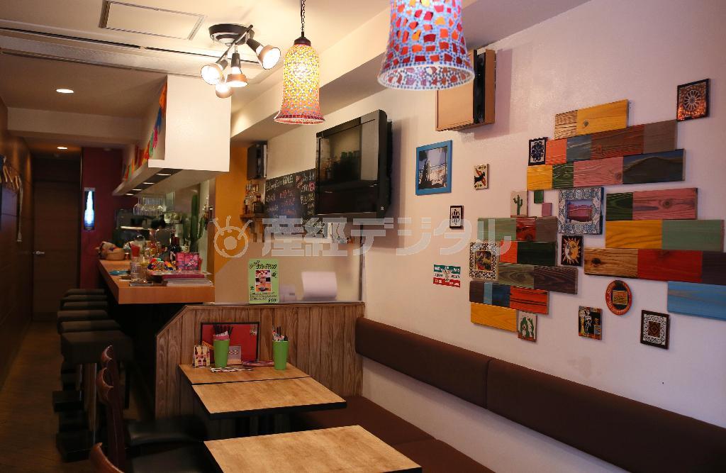 しゃれた店内には陽気なラテン音楽が流れ、雰囲気もすっかりメキシコ＝２０１３年３月２３日、京都市中京区（志儀駒貴撮影）