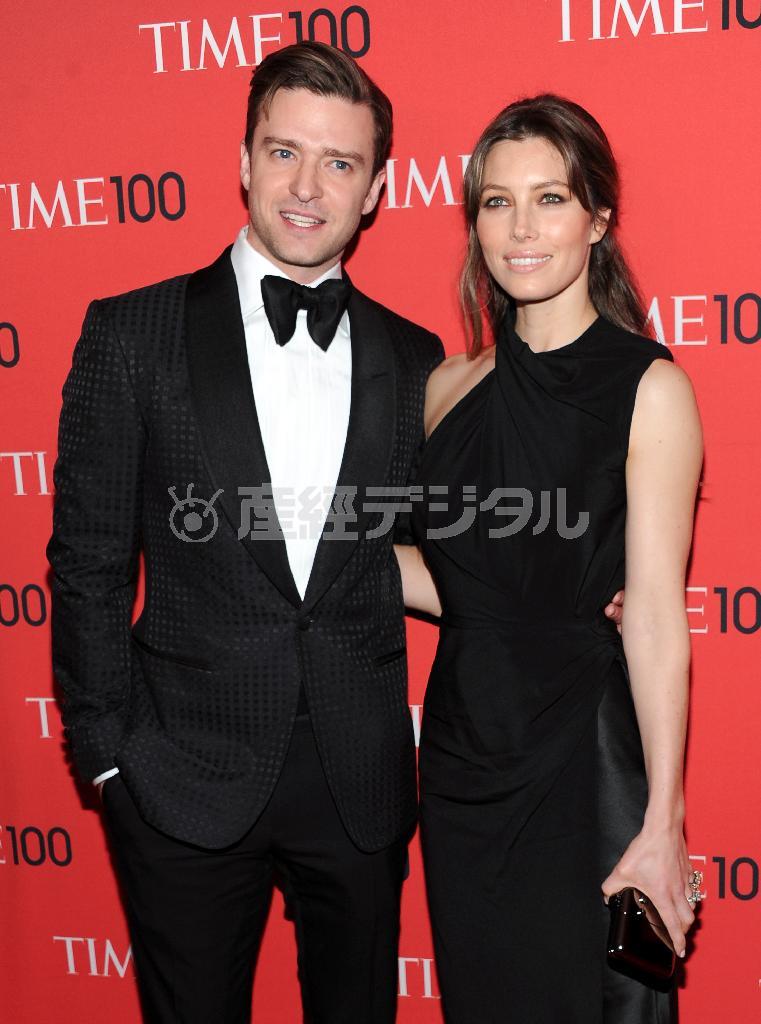米歌手・俳優、ジャスティン・ティンバーレイクさん（左）の妻で米女優のジェシカ・ビールさん＝２０１３年４月２３日、米ニューヨーク（ＡＰ）