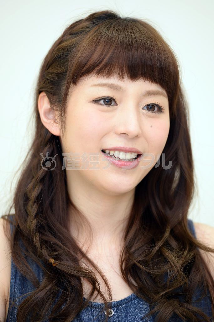 「谷崎潤一郎と江戸川乱歩が好き」と文学マニアでもある平野綾さん＝２０１５年４月３日午後、東京都千代田区（鴨川一也撮影）