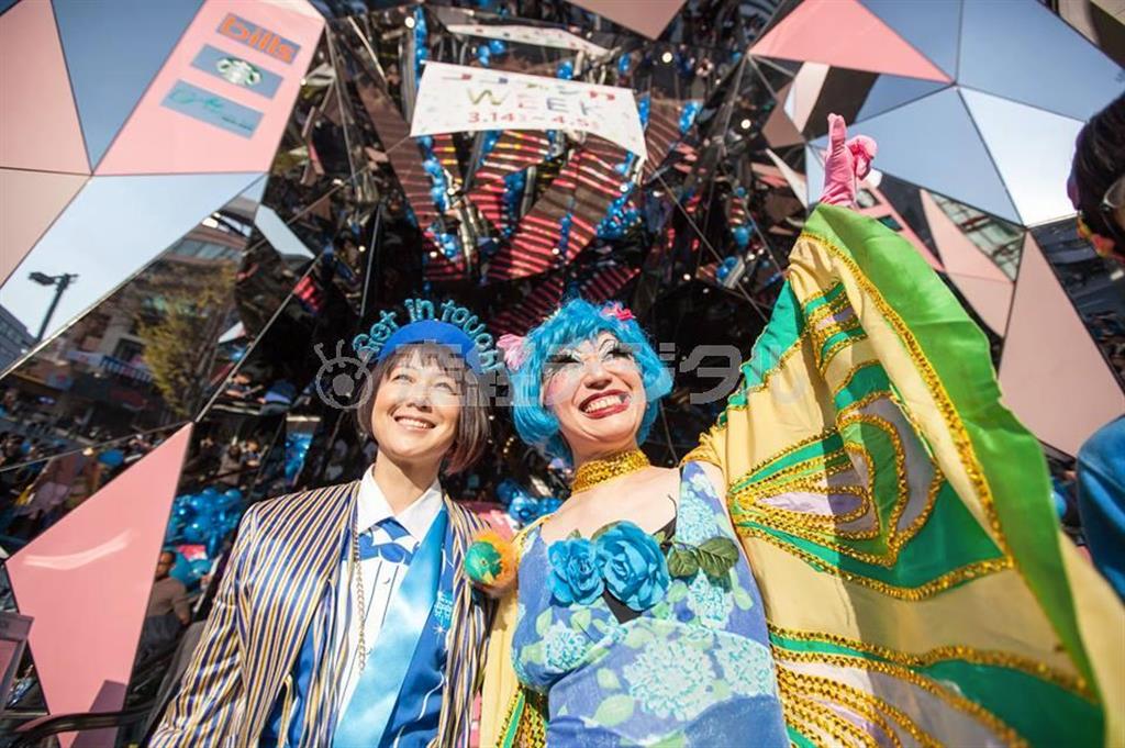 「原宿・表参道・青山を青く染める！」を合言葉に５カ所で開催された「Ｗａｒｍ＿Ｂｌｕｅ＿Ｄａｙ＿２０１５」の多彩なイベント＝２０１５年４月２日、東京都内（越智貴雄さん撮影、提供写真）