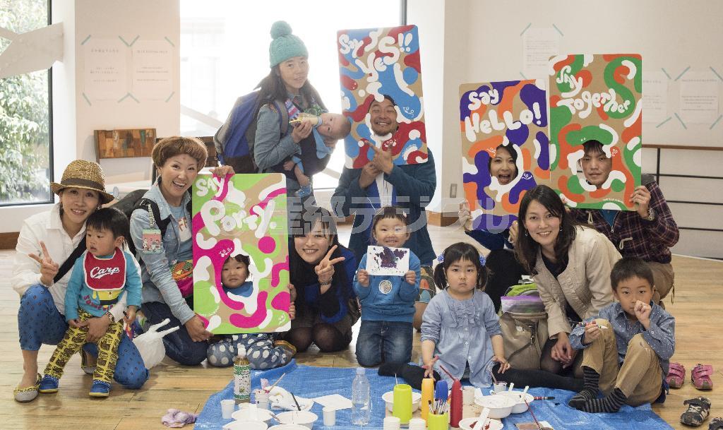 「原宿・表参道・青山を青く染める！」を合言葉に５カ所で開催された「Ｗａｒｍ＿Ｂｌｕｅ＿Ｄａｙ＿２０１５」の多彩なイベント＝２０１５年４月２日、東京都内（提供写真）