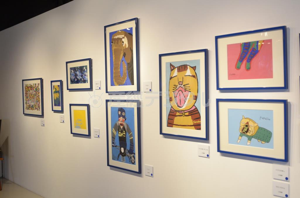 「原宿・表参道・青山を青く染める！」を合言葉に５カ所で開催された「Ｗａｒｍ＿Ｂｌｕｅ＿Ｄａｙ＿２０１５」の多彩なイベント＝２０１５年４月２日、東京都内（提供写真）