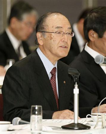 会談であいさつする日本商工会議所の三村明夫会頭＝１６日午前、東京都千代田区