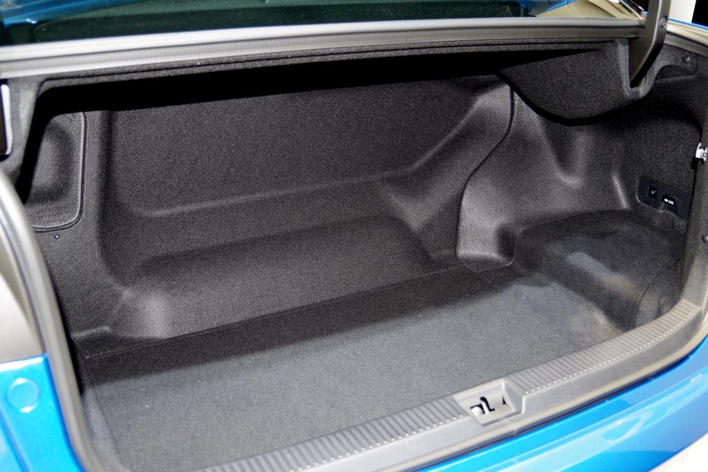 トヨタ自動車の燃料電池車「ＭＩＲＡＩ」の荷室