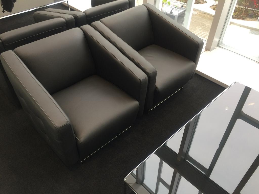 トヨタ自動車の燃料電池車「ＭＩＲＡＩ」＝東京都港区芝公園の「ＴＯＹＯＴＡＭＩＲＡＩショールーム」