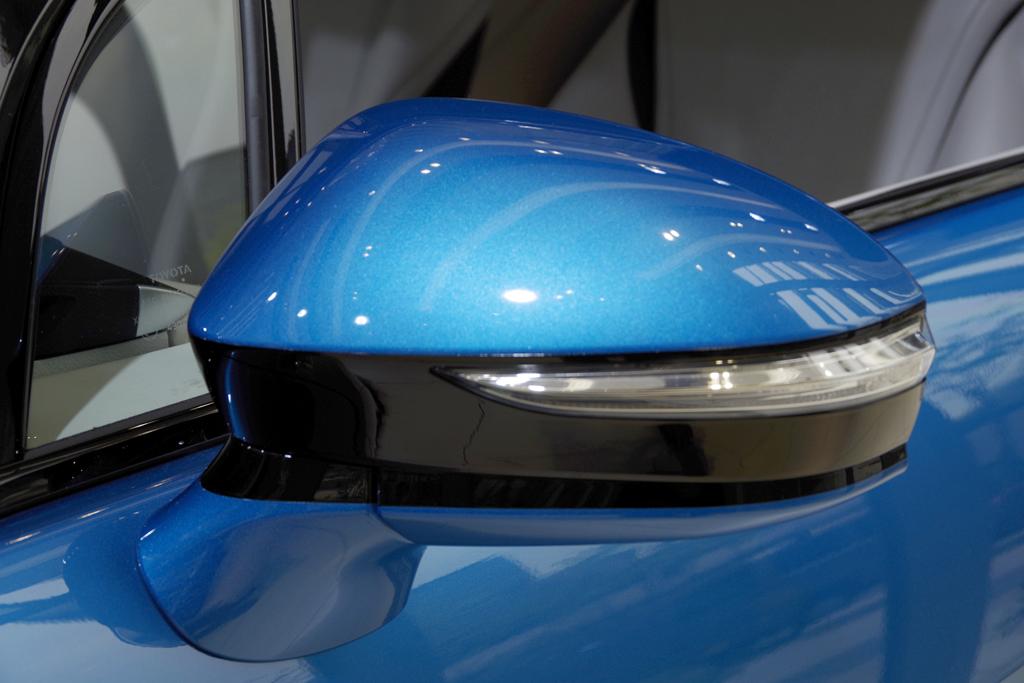 トヨタ自動車の燃料電池車「ＭＩＲＡＩ」のドアミラー