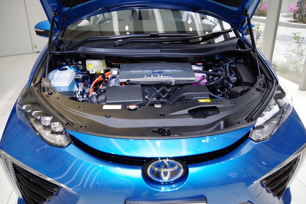 トヨタ自動車の燃料電池車「ＭＩＲＡＩ」のモータールーム
