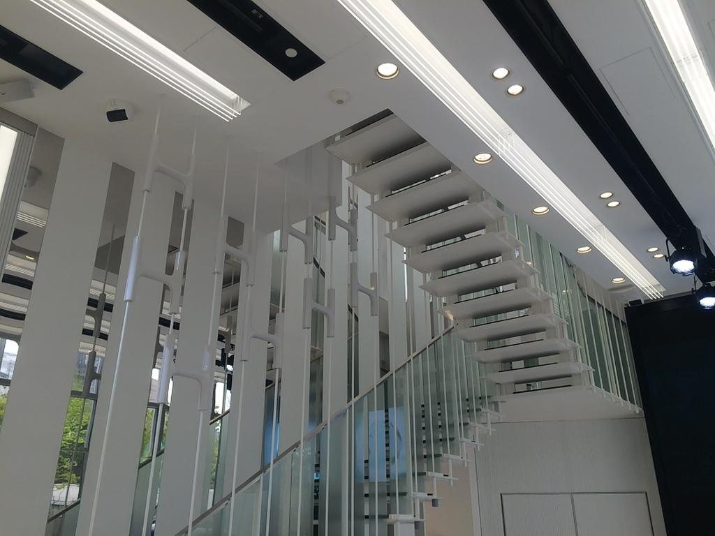 トヨタ自動車の燃料電池車「ＭＩＲＡＩ」＝東京都港区芝公園の「ＴＯＹＯＴＡＭＩＲＡＩショールーム」