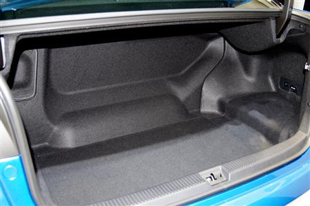 トヨタ自動車の燃料電池車「ＭＩＲＡＩ」の荷室