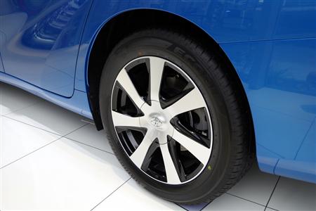 トヨタ自動車の燃料電池車「ＭＩＲＡＩ」のタイヤ