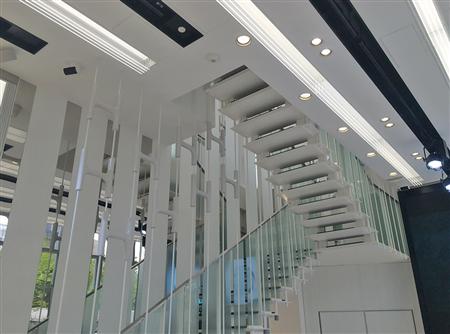 トヨタ自動車の燃料電池車「ＭＩＲＡＩ」＝東京都港区芝公園の「ＴＯＹＯＴＡＭＩＲＡＩショールーム」