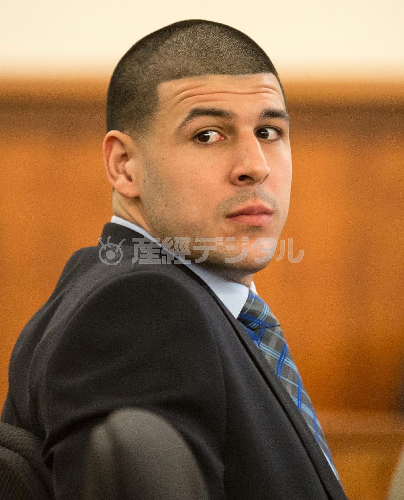 米プロフットボールリーグ（ＮＦＬ）ペイトリオッツで活躍した元選手のアーロン・ヘルナンデス被告＝２０１５年３月３１日、米マサチューセッツ州フォールリバー（ＡＰ）