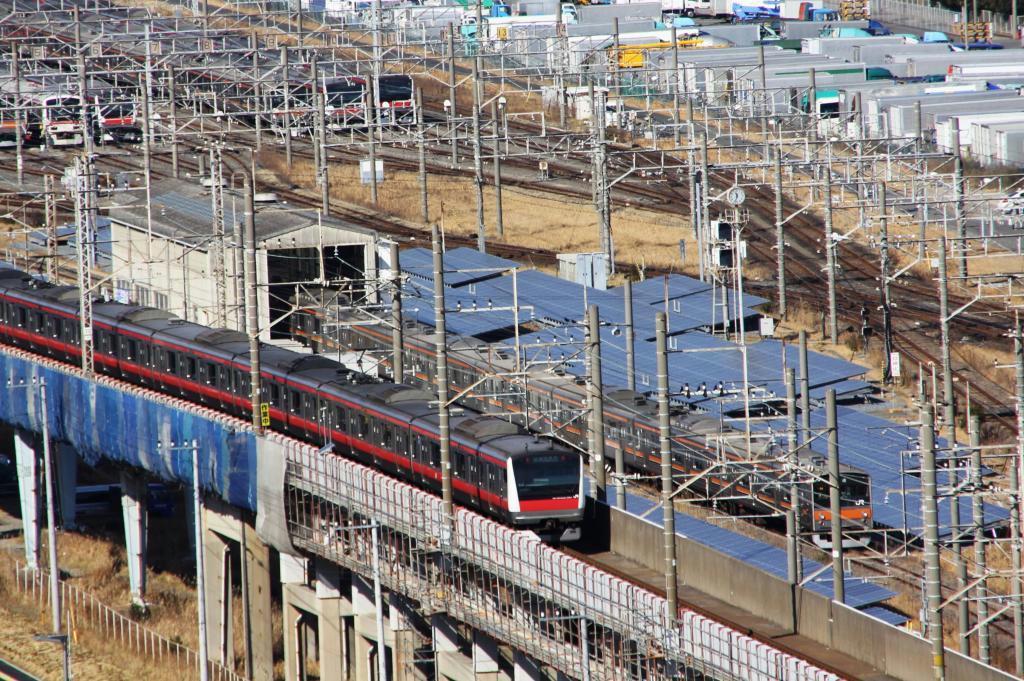 千葉県習志野市と千葉市にまたがるＪＲ東日本の京葉車両センターに設置された太陽光発電設備