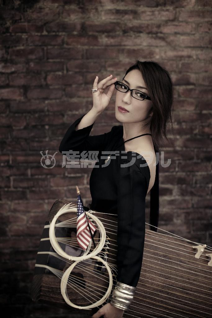 二十絃箏奏者、黒澤有美（ゆみ）さん＝２０１４年８月１６日（提供写真）