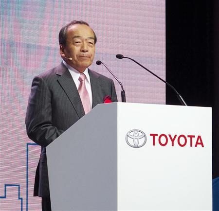 上海国際モーターショーであいさつするトヨタ自動車の内山田竹志会長＝２０日（共同）