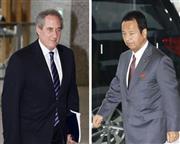 協議に向かう甘利明（あまり・あきら）ＴＰＰ（環太平洋戦略的経済連携協定）相（右）とマイケル・フロマン米通商代表＝２０１５年４月２０日午前、東京都千代田区永田町（共同）