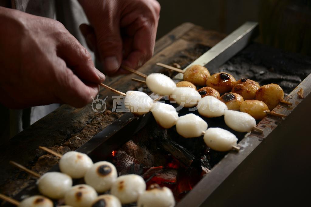 感度を高めに１６００で設定し、シャッタースピードが遅すぎない程度に撮影しましたが、多少のブレはライブ感が出るので逆に良かったと思います＝２０１４年１０月３１日、埼玉県川越市（須藤夕子さん撮影）