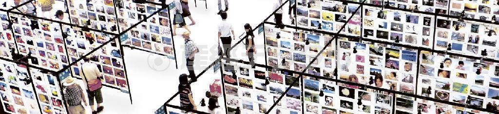 「“ＰＨＯＴＯ＿ＩＳ”想いをつなぐ。３０，０００人の写真展」。募集は２０１５年５月３１日まで（提供写真）。ｈｔｔｐ：／／ｐｈｏｔｏ－ｉｓ．ｊｐ／