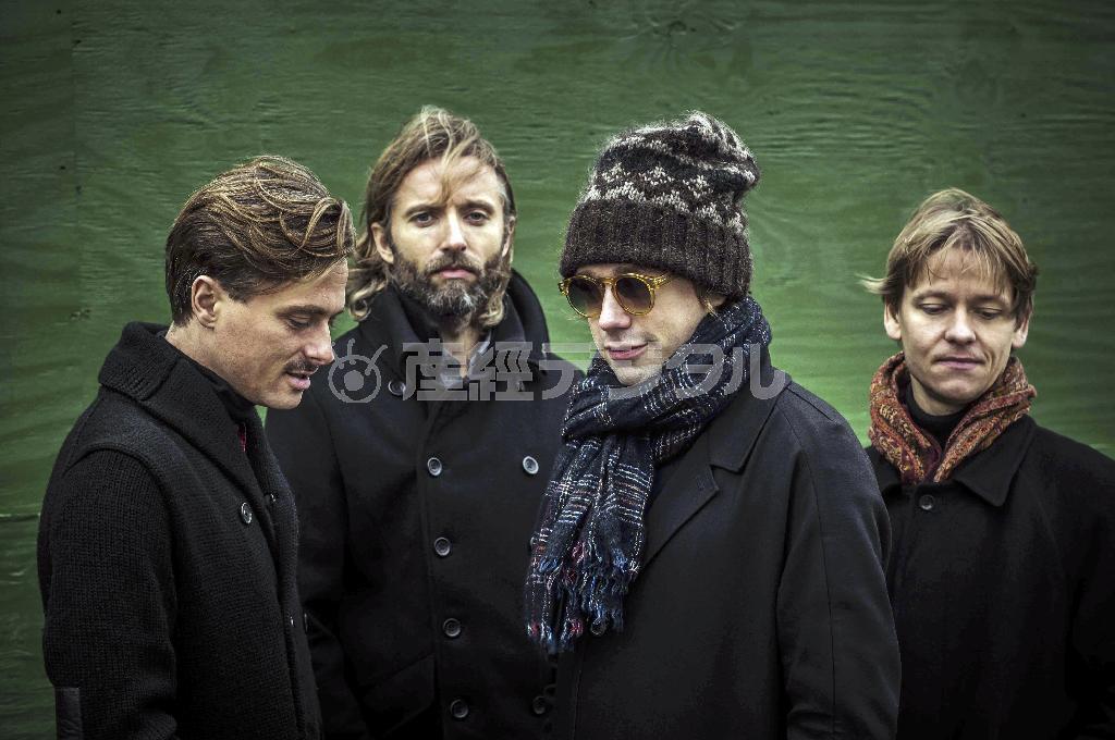 デンマークを代表する人気バンド、ミュー（ＭＥＷ）。（写真左から）ボウ・マドセン（Ｇ）、ヨハン・ウォーラート（Ｂ）、ヨーナス・ビエーレ（Ｖｏ，Ｇ）、スィラス・グレイ（Ｄ）＝２０１４年１１月１２日（提供写真）